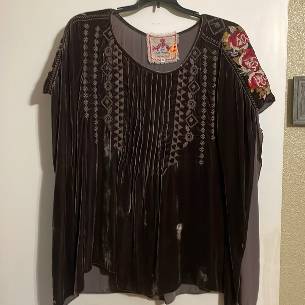 Beautiful deep gray velvetine butterfly sleeves.